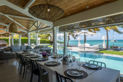 VILLA D&rsquo;EXCEPTION AVEC PLAGE SUR LE LAGON DE ST FRANCOIS – 7 pièces – 6 chambres – 260 m²