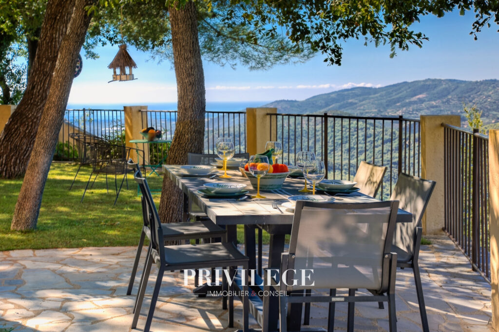 Vue Mer et Village de Cabris   Maison 5 Pièces 160 m2 – 5 pièces – 4 chambres – 144.39 m²