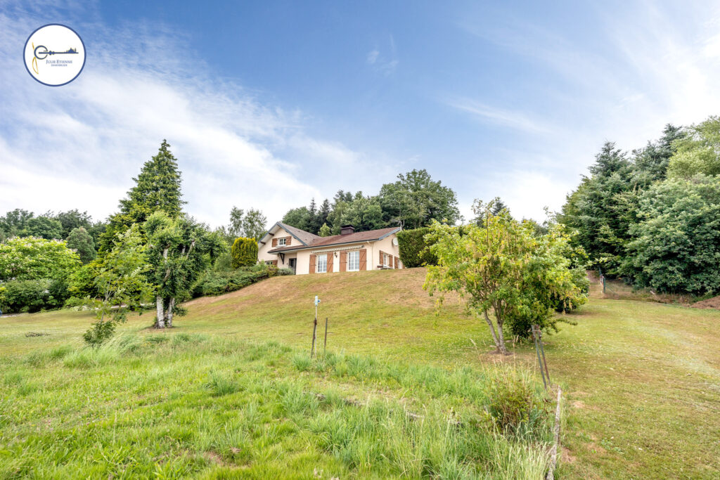 Maison HADOL 8 pièces 162m2  – 8 pièces – 5 chambres – 163 m²