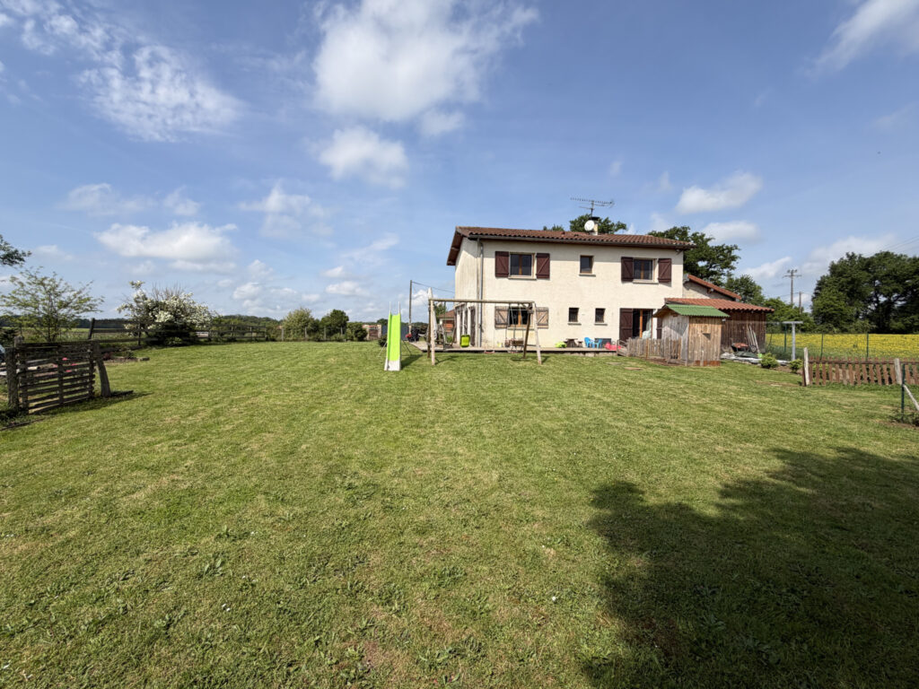 A LA CAMPAGNE – SAINT ANDRE SUR VIEUX JONC – 7 pièces – 3 chambres – 140 m²