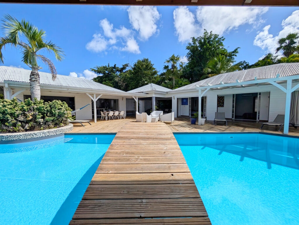 EXCLU Exceptionnelle Villa d&rsquo;Architecte avec Piscine à Débo – 5 pièces – 4 chambres – 246 m²
