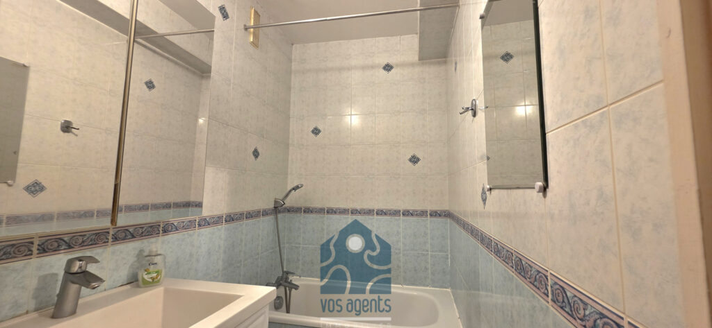Appartement T4 avec balcon, parking couvert et annexes – 4 pièces – 3 chambres – 68.52 m²