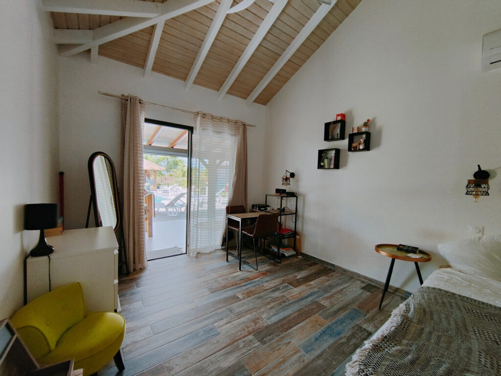 VILLA RECENTE AVEC PISCINE GARAGE SUR TERRAIN 2000 M2 EN CEN – 4 pièces – 3 chambres – 128 m²