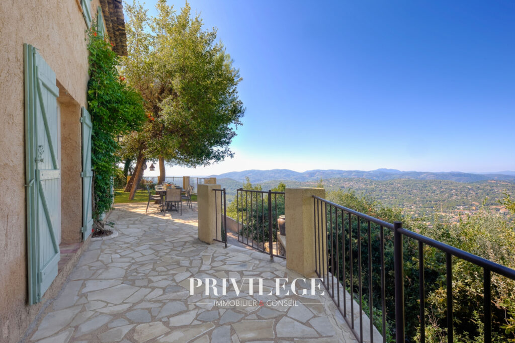 Vue Mer et Village de Cabris   Maison 5 Pièces 160 m2 – 5 pièces – 4 chambres – 144.39 m²