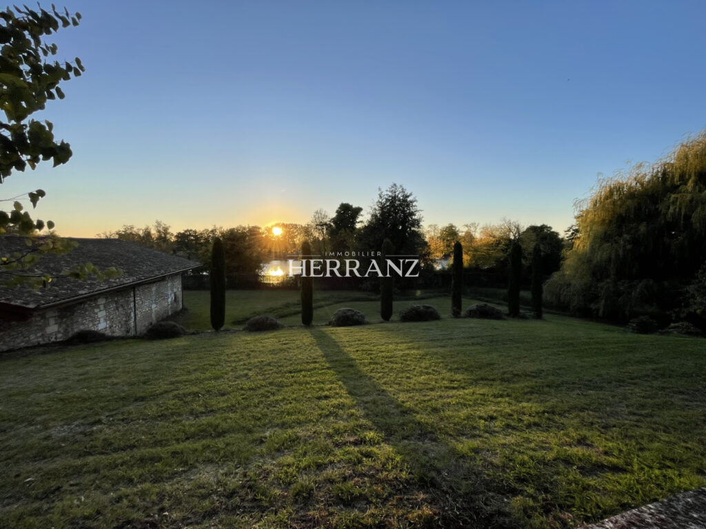 Propriété de Caractère en Pierre à Libourne, proche Saint-Ém – 8 pièces – 3 chambres – 192 m²