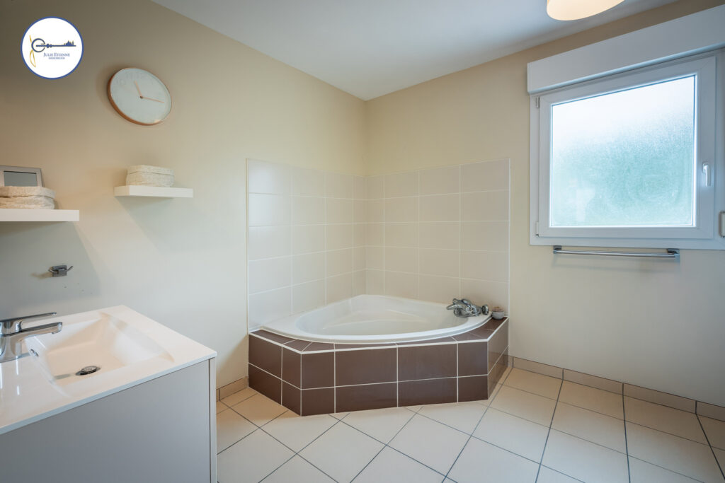 Maison Hadol 6 pièces 143m2 – 7 pièces – 4 chambres – 143 m²