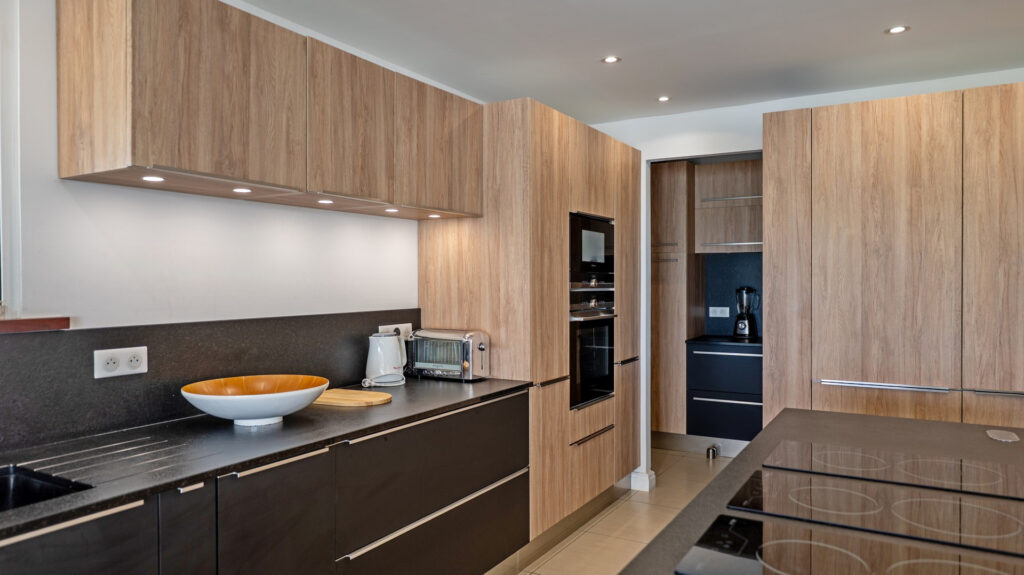 VILLA D&rsquo;EXCEPTION AVEC PLAGE SUR LE LAGON DE ST FRANCOIS – 7 pièces – 6 chambres – 260 m²