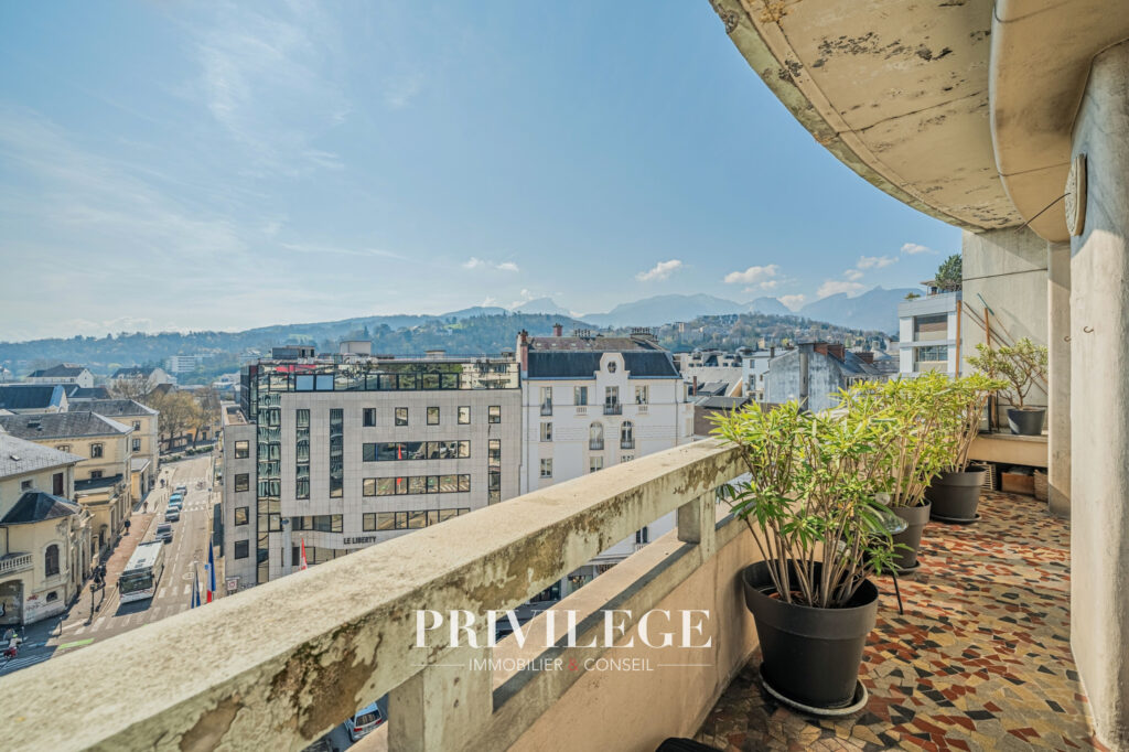 Élégant appartement rénové avec vue panoramique   Chambéry – 5 pièces – 3 chambres – 133.19 m²
