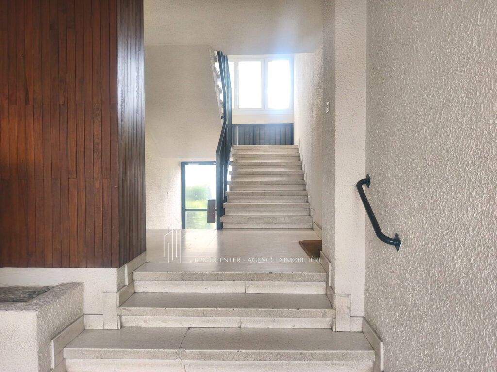 Grand T5 de 92 m2- 4 chambres – balcon- cave – Montélimar Pr – 5 pièces – 4 chambres – 92 m²