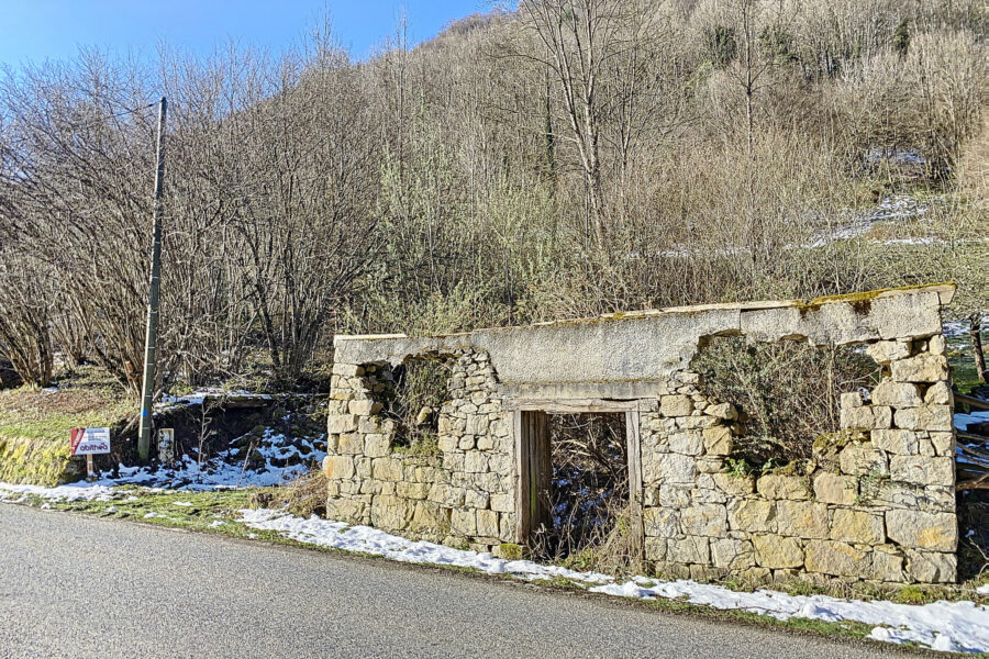 Terrain à vendre à Ustou