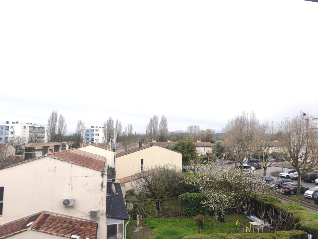 Grand T5 de 92 m2- 4 chambres – balcon- cave – Montélimar Pr – 5 pièces – 4 chambres – 92 m²