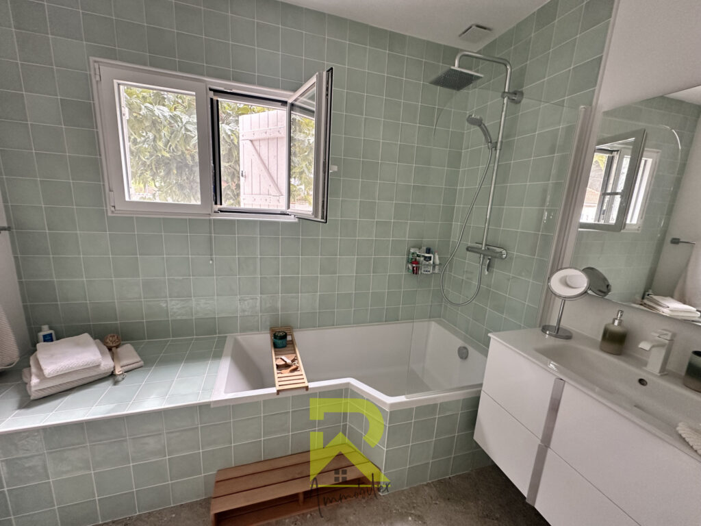 GRAU D&rsquo;AGDE, Villa 3 faces rénovée récemment de plain-pied a – 4 pièces – 3 chambres – 72 m²