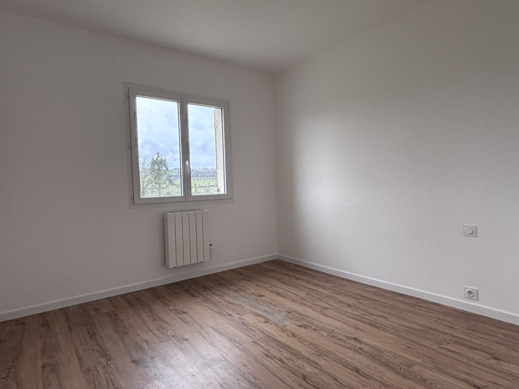 Pavillon de plain-pied rénové avec bel environnement et gran – 4 pièces – 2 chambres – 73 m²
