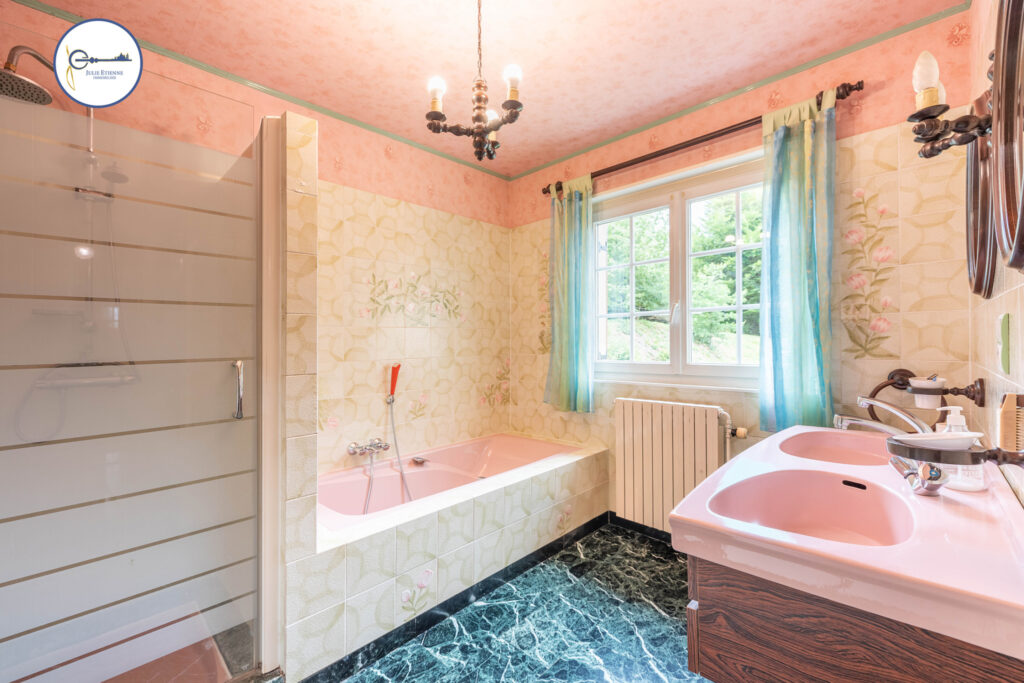 Maison HADOL 8 pièces 162m2  – 8 pièces – 5 chambres – 163 m²