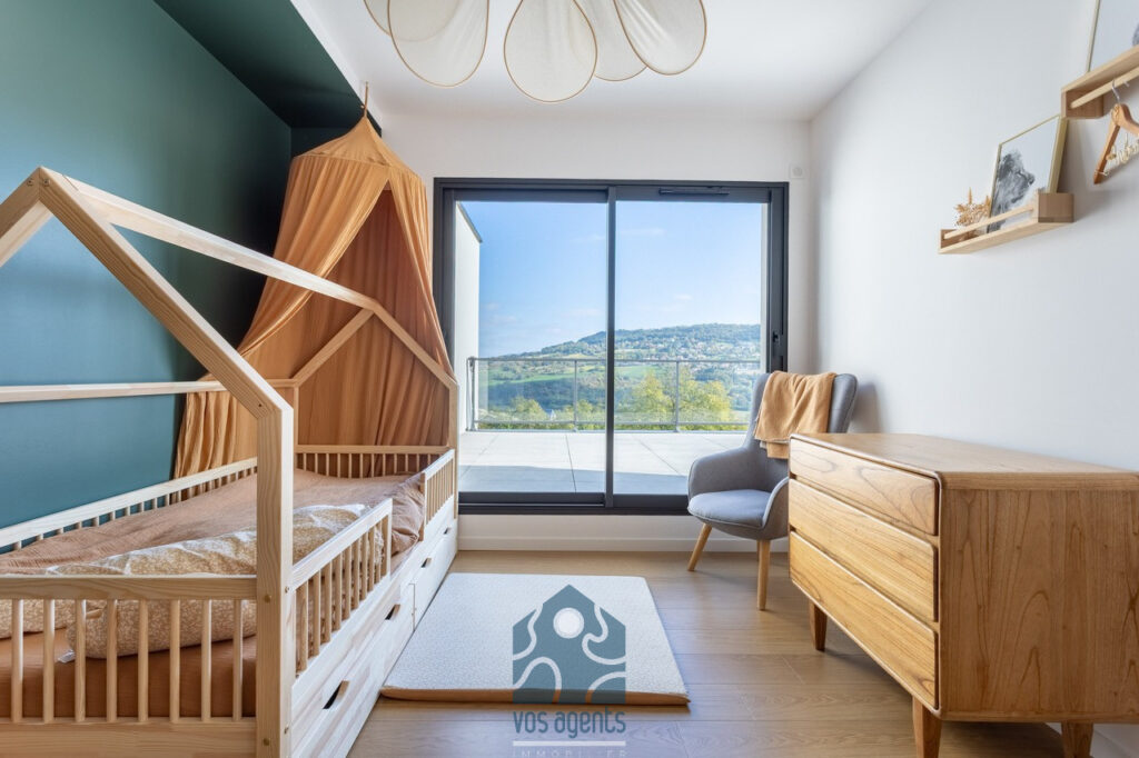 Villa avec vue, piscine, terrasses et garages – 6 pièces – 4 chambres – 178 m²