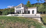 Parcelle avec nombreux oliviers. – 5 pièces – 4 chambres – 174 m²