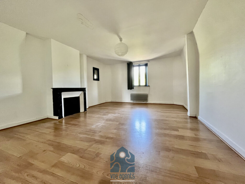 Hôtel particulier sur 3 niveaux avec terrasse  – 8 pièces – 5 chambres – 226.41 m²