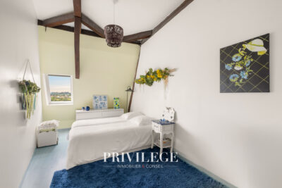 Duplex de standing au dernier étage d&rsquo;une bâtisse du XVIIe s – 4 pièces – 3 chambres – 134 m²