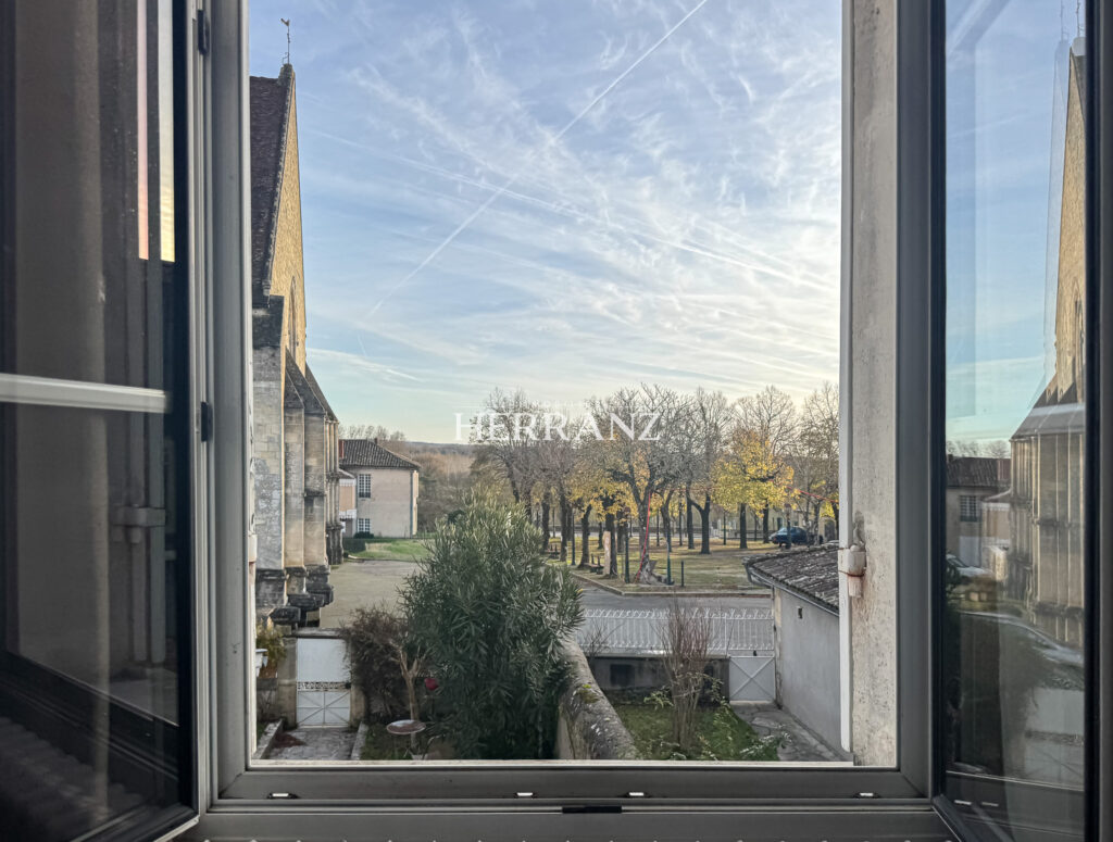 Grande maison de ville en pierre avec jardin et vue exceptio – 6 pièces – 3 chambres – 173 m²