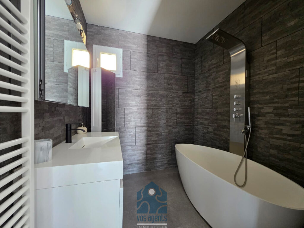 Villa 5 pièces avec terrasse, vue panoramique, jardin, pisci – 5 pièces – 3 chambres – 222 m²