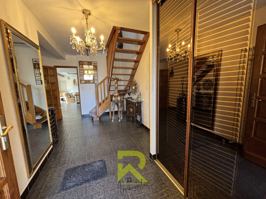 Superbe villa proche plage et centre – 5 pièces – 4 chambres – 195.12 m²
