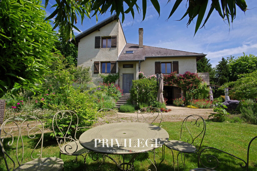 Maison familiale 160m2 vue dégagée – 7 pièces – 6 chambres – 161 m²