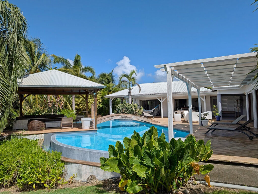 EXCLU Exceptionnelle Villa d&rsquo;Architecte avec Piscine à Débo – 5 pièces – 4 chambres – 246 m²