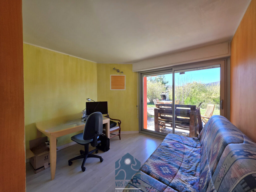Maison d&rsquo;architecte 7 pièces avec garage, terrasse et terrai – 7 pièces – 5 chambres – 175 m²