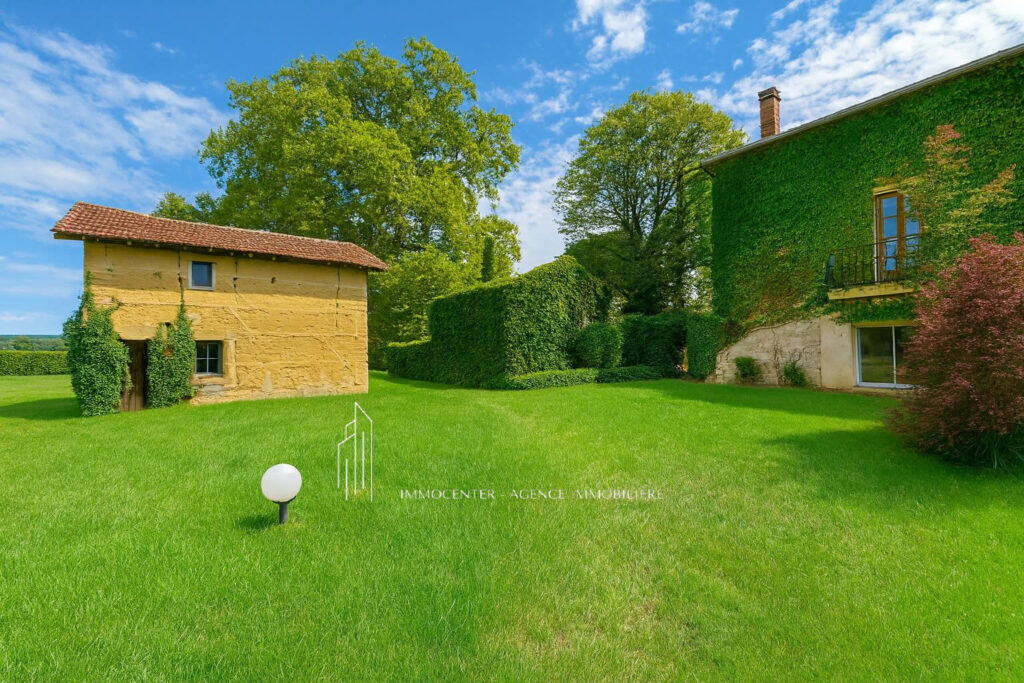 Annonce immobilière   Exceptionnelle propriété à Cheyssieu.  – 9 pièces – 6 chambres – 300 m²