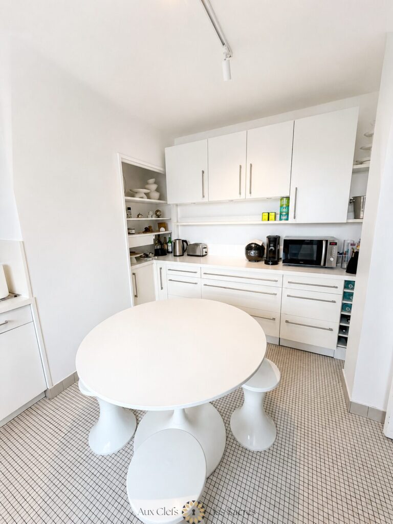 Appartement type 3/4 avec grand balcon filant et stationneme – 4 pièces – 3 chambres – 121.98 m²