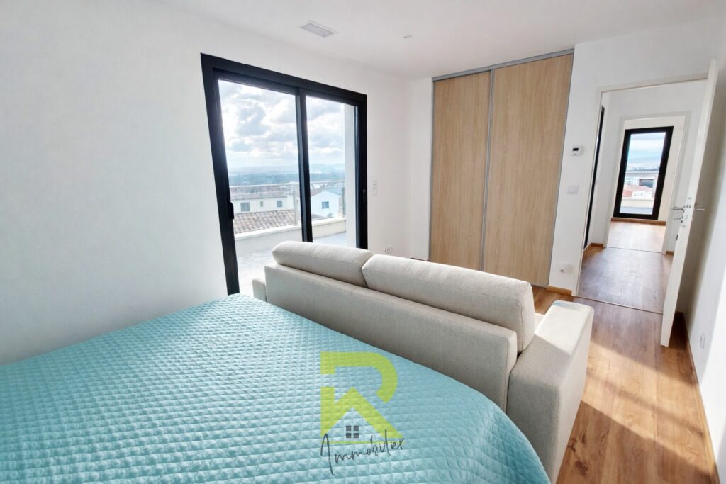 GRANDE VILLA, GARAGE, PISCINE – 5 pièces – 4 chambres – 132 m²