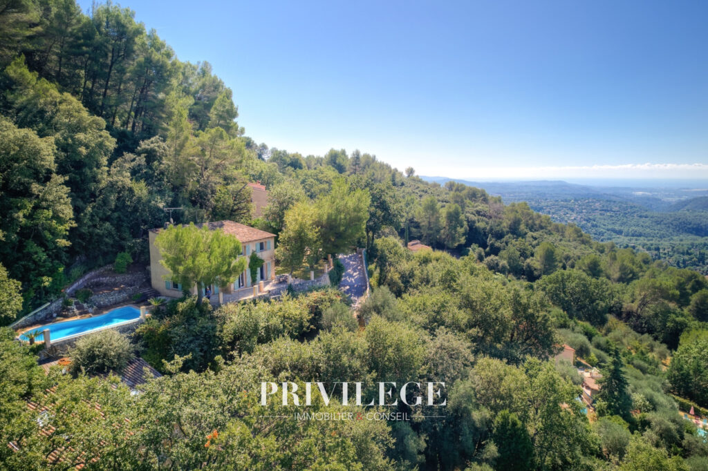 Vue Mer et Village de Cabris   Maison 5 Pièces 160 m2 – 5 pièces – 4 chambres – 144.39 m²