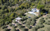 Parcelle avec nombreux oliviers. – 5 pièces – 4 chambres – 174 m²