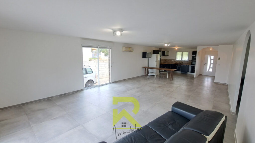 Villa plain-pied 134 m2  Vue sur l&rsquo;étang   Terrain 1470 m2 – 4 pièces – 3 chambres – 134 m²