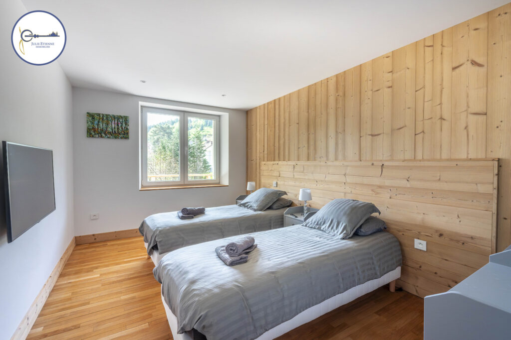 DEMEURE D&rsquo;EXCEPTION – GERARDMER – 13 PIECES – 437m2 avec SPA – 13 pièces – 8 chambres – 437 m²