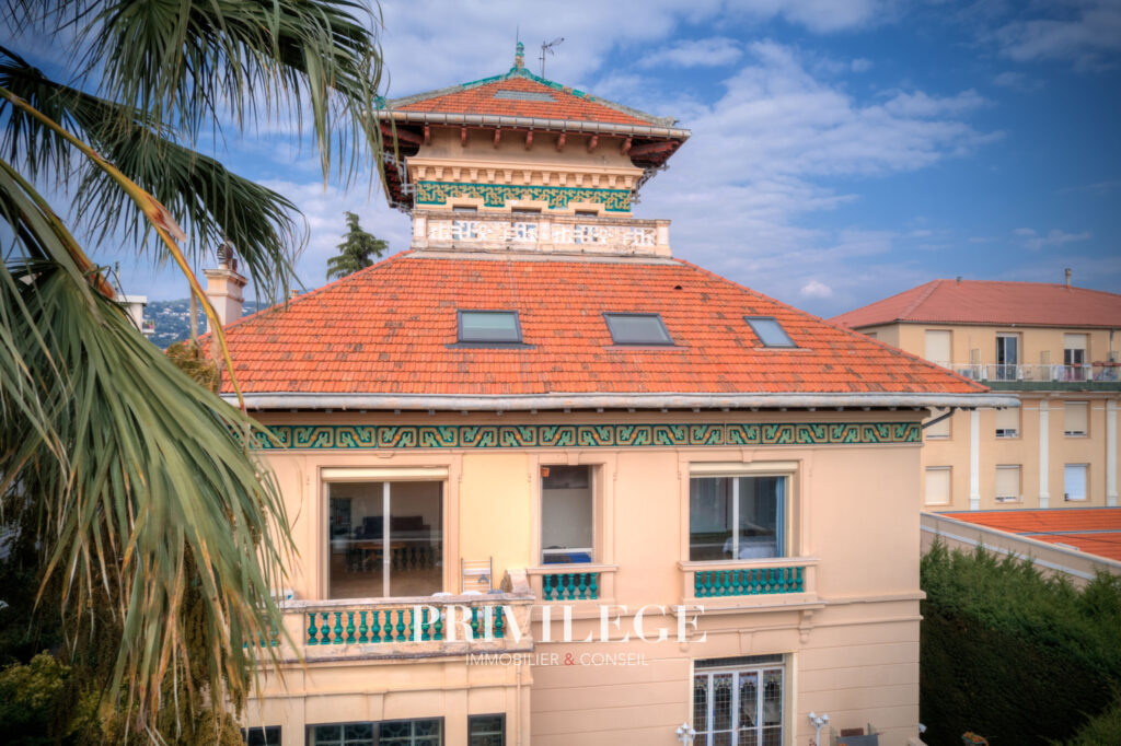 Villa historique d&rsquo;exception   Nice (1901)   824 m2 habitabl – 11 pièces – 7 chambres – 824 m²