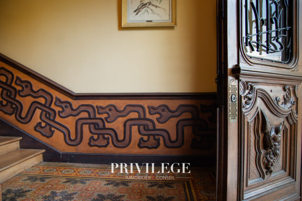 Villa historique d&rsquo;exception   Nice (1901)   824 m2 habitabl – 11 pièces – 7 chambres – 824 m²