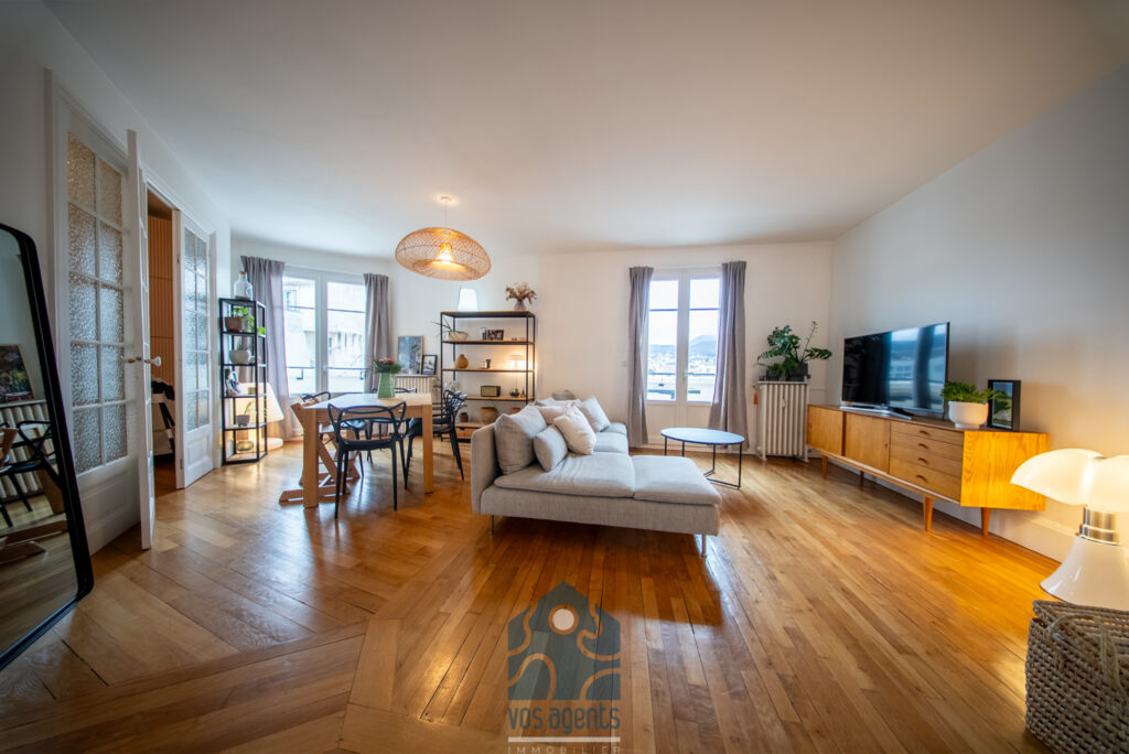 Appartement 5 pièces 3 chambres avec terrasse, balcon, cave  – 5 pièces – 3 chambres – 107 m²