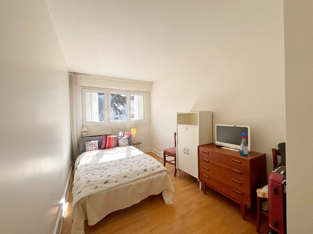 Appartement 3 pièces traversant rénové de 56 m2 à Montrouge – 3 pièces – 2 chambres – 56 m²