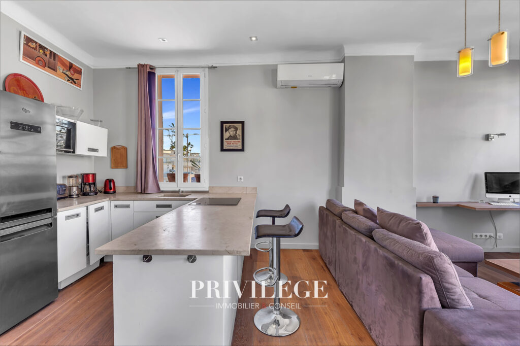 Cannes   Dernier étage   2 pièces rénové avec balcon vue dég – 1 pièce – 1 chambre – 34 m²