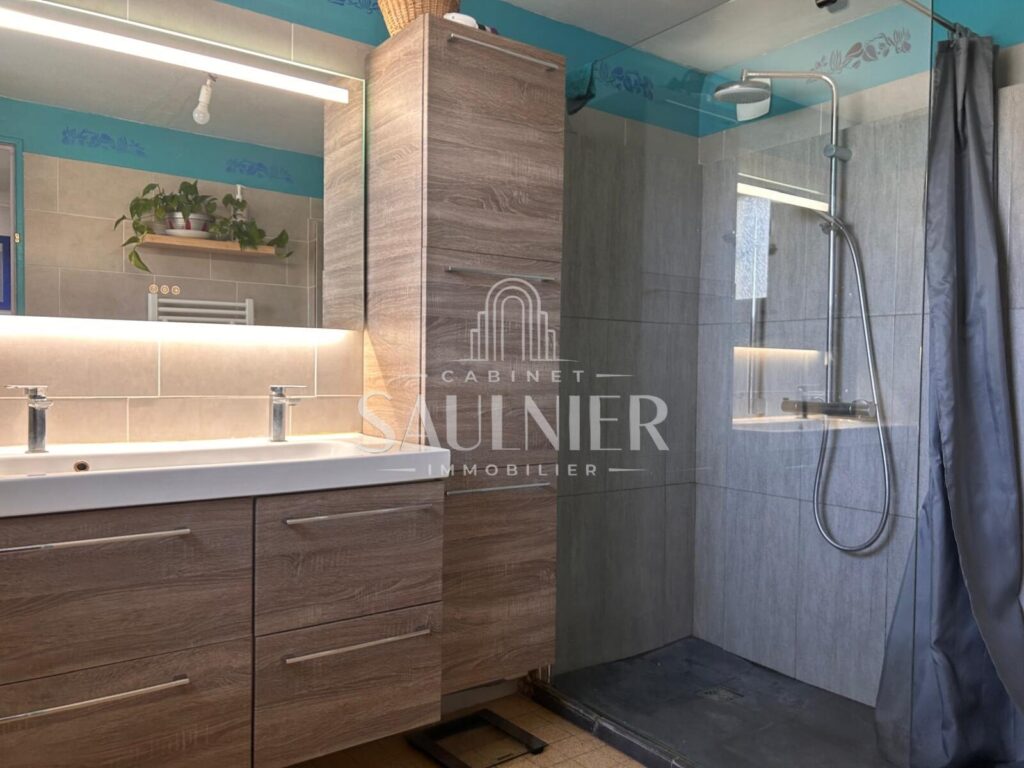 A Loches-Authentique maison vigneronne rénovée- 110 m2 avec  – 5 pièces – 3 chambres – 110 m²