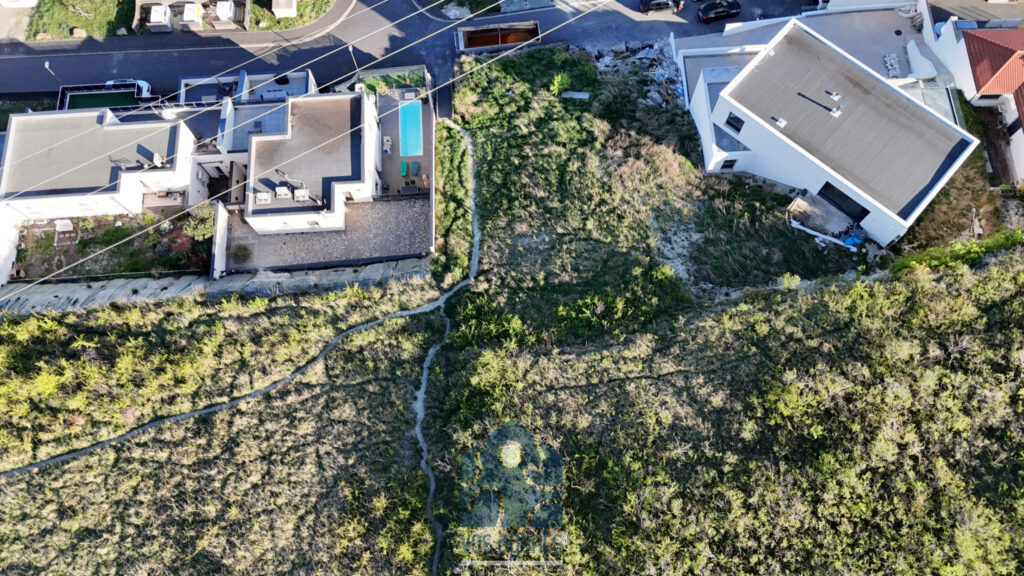 Terrain constructible – 700m2 – 1 pièce – NR chambres – 700 m²