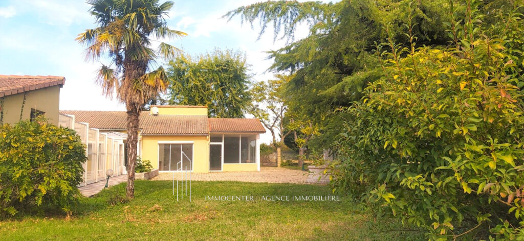 Maison d&rsquo;architecte de prestige- 210 m2 – Parcelle arborée 2 – 9 pièces – 5 chambres – 220 m²