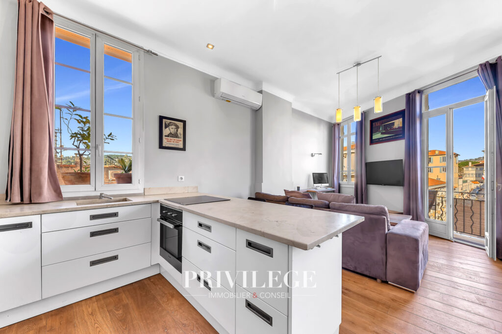 Cannes   Dernier étage   2 pièces rénové avec balcon vue dég – 1 pièce – 1 chambre – 34 m²