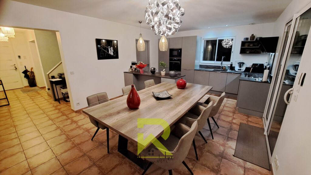 VILLA 170 M2 JARDIN, PISCINE ET VUE MONTAGNE – VIGNE – 5 pièces – 4 chambres – 170 m²