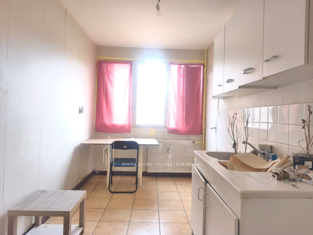 Grand T5 de 92 m2- 4 chambres – balcon- cave – Montélimar Pr – 5 pièces – 4 chambres – 92 m²