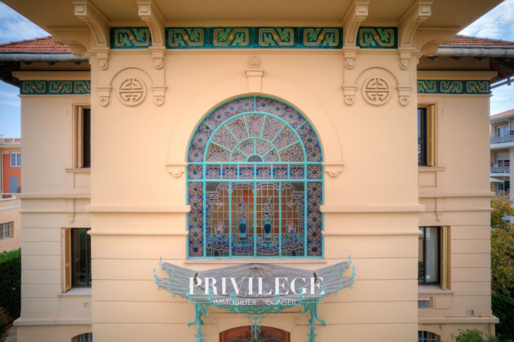 Villa historique d&rsquo;exception   Nice (1901)   824 m2 habitabl – 11 pièces – 7 chambres – 824 m²