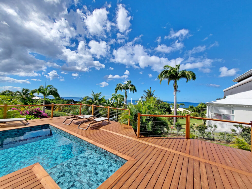 SUPERBE VILLA VUE MER 4 CHAMBRES+BUREAU – PISCINE – DESHAIES – 6 pièces – 4 chambres – 195 m²