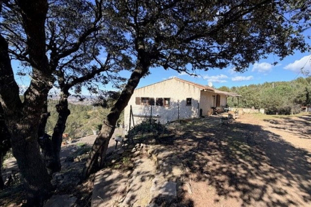 Grand terrain – Idéal amoureux de la nature – – 3 pièces – 2 chambres – 90 m²