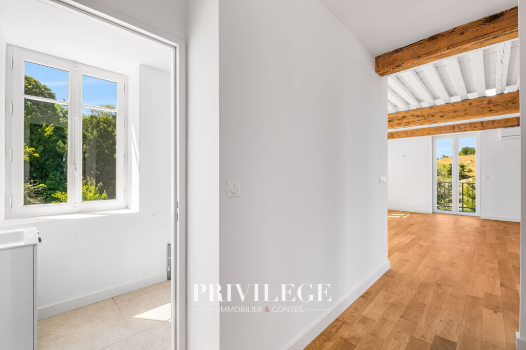 Lyon 9 – St Rambert  proche de l&rsquo;Ile Barbe- Duplex comme u – 5 pièces – 4 chambres – 163.74 m²